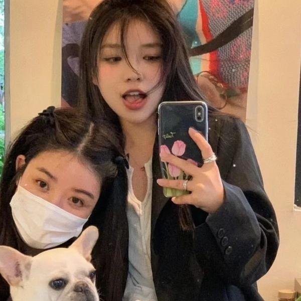 爱丽丝小姐家的地炉旁边